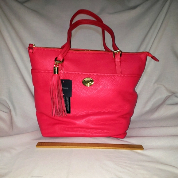 Tommy Hilfiger Handbags - Tommy Hilfiger Genuine Leather Bag